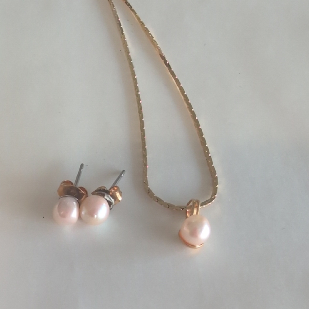 Elegant Pink Pearl Necklace and Earring Set